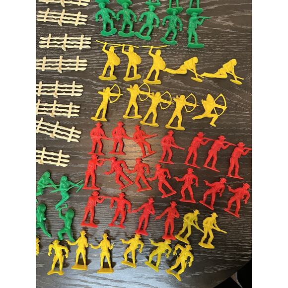 Plastic Western Cowboys Indians Horses And Fences, 100 Piece Lot Unbranded - Picture 3 of 16